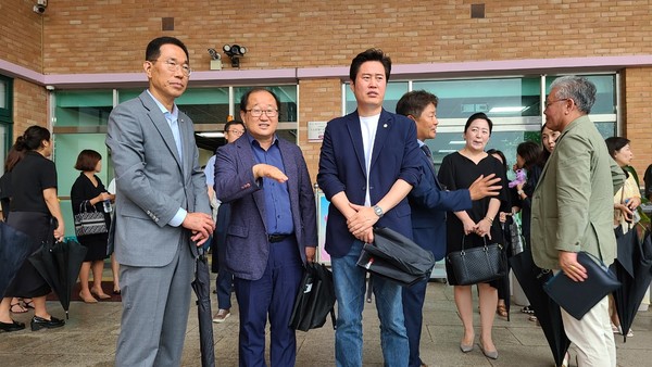 오강현 김포시의회 부의장 고촌중학교 친환경 빗물순환 천연잔디 옥상녹화 And 학교운동장 사업 준공식에 다녀왔습니다